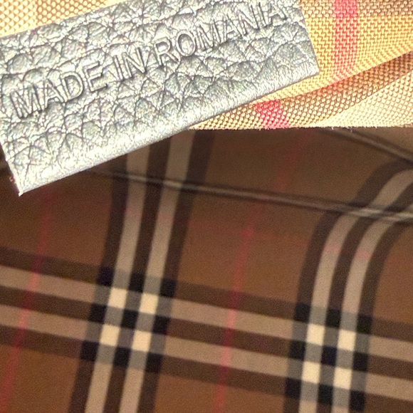 NEW Burberry London Tote - Picture 7 of 11